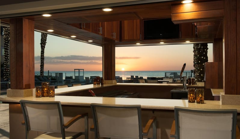 Edgewater Beach Hotel - Bar